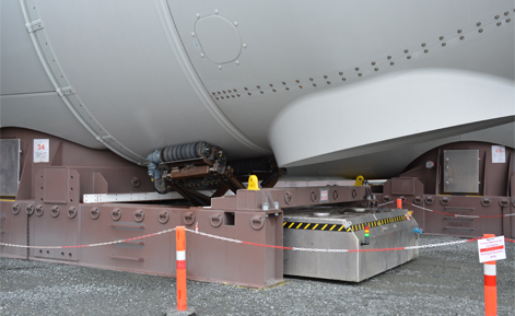 Wind turbine nacelle and hub interface with GRT