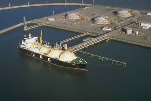 LNG-Mubaraz--LNG-vessel-at-discharge-port1