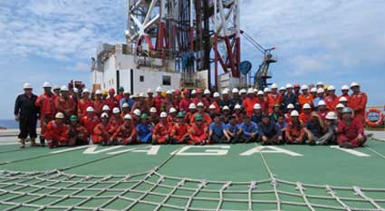 9Exceed TENAGA rig crew gathered on the Helideck1