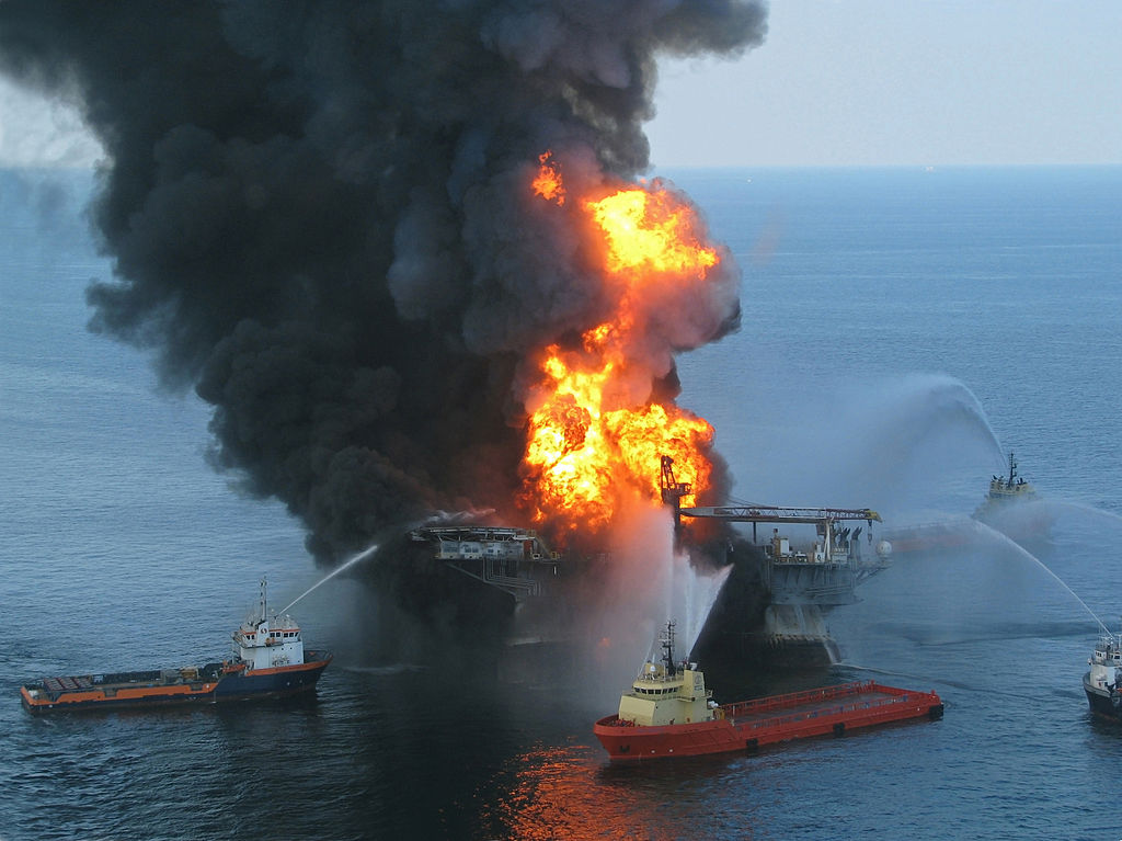 2 1BP Deepwater Horizon offshore drilling unit on fire 2010