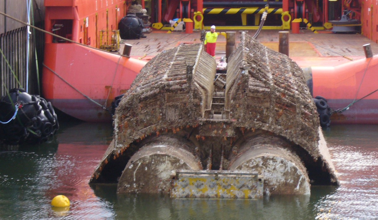 3 The 124 tonne Mid Water Arch