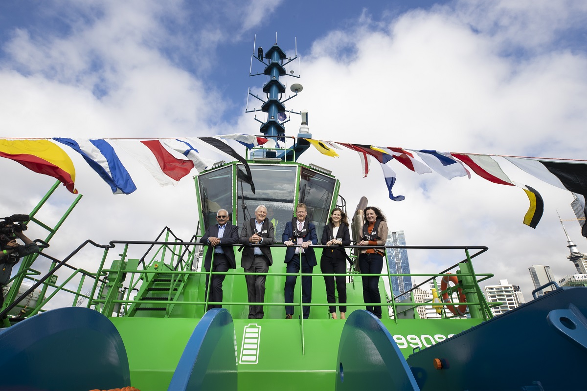Damens first all electric tug Sparky handed over to Ports of Auckland 2